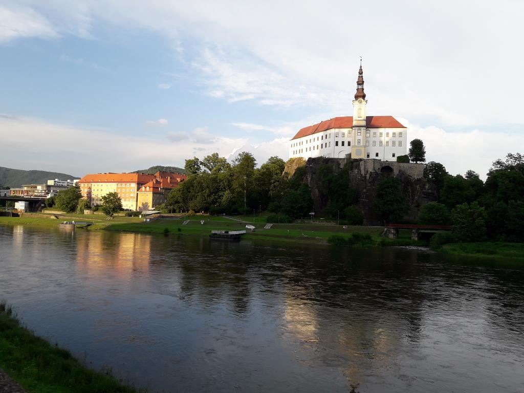 Apartments Rose Garden Decin Exteriör bild